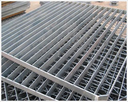 产品 工艺制品 产品信息 详情说明 钢格板护栏网的材料:低碳钢板